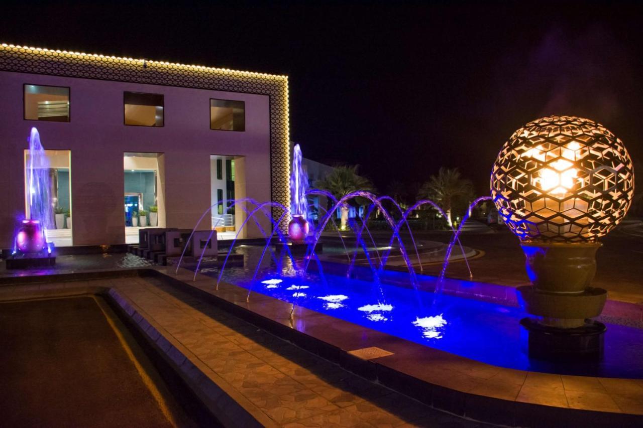 Radisson Blu Resort, Al Khobar Half Moon Bay Εξωτερικό φωτογραφία Fountain at the hotel