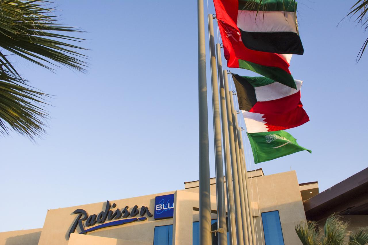 Radisson Blu Resort, Al Khobar Half Moon Bay Εξωτερικό φωτογραφία Flags of the six Gulf Cooperation Council nations at a hotel in the United Arab Emirates