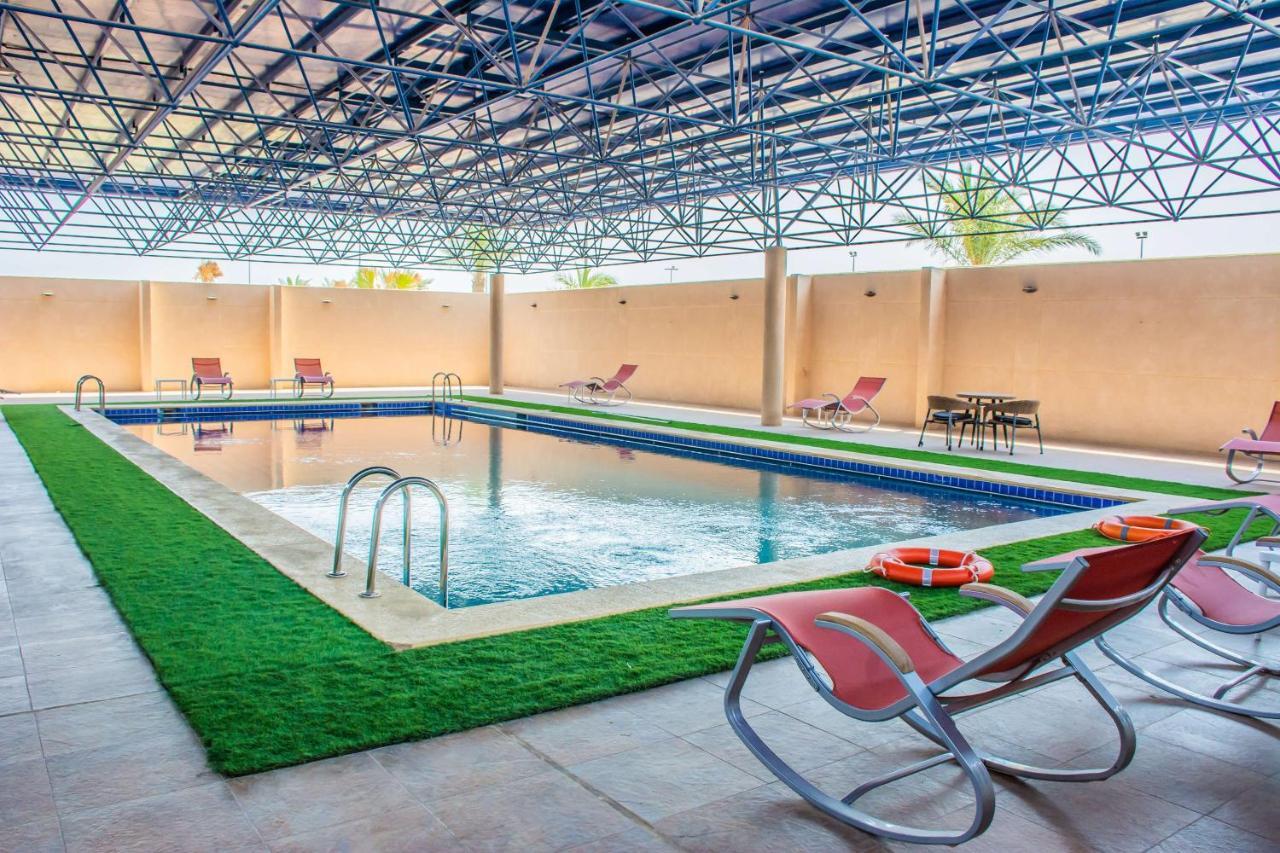 Radisson Blu Resort, Al Khobar Half Moon Bay Εξωτερικό φωτογραφία Swimming pool at the hotel